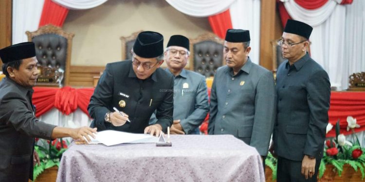 Wabup Junaidi H. Mahir Hadiri Paripurna DPRD Tentang Penyampaian 4 Ranperda Kabupaten Muaro Jambi